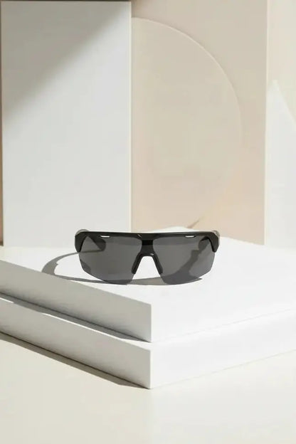 Ylivopo Smart Glass with Polarized UV Protection Bluetooth 5.3 Smart Glasses Fashionable Wireless Audio Sunglasses Hands-Free Calling and Music Smart Glasses for Men and Women (Gray)